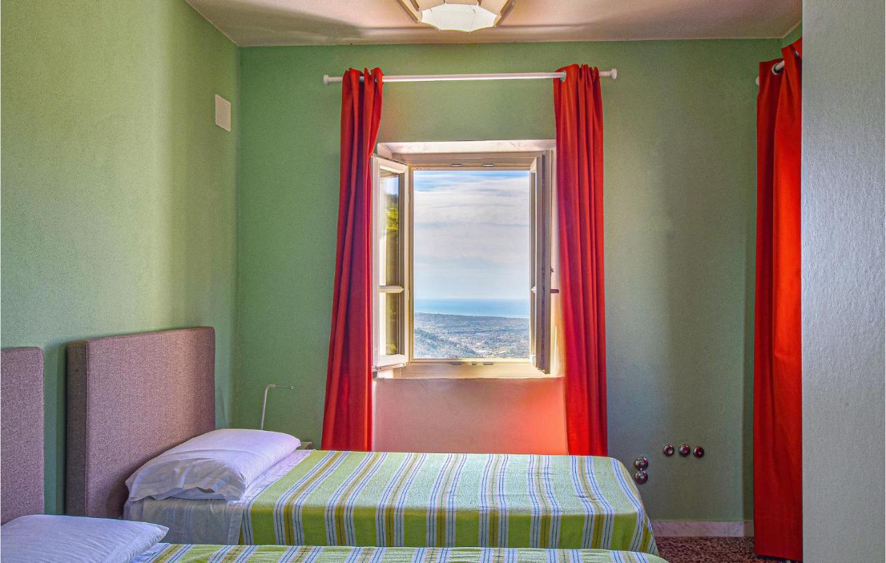 5 Bedroom Amazing Home In Fabbiano Fabbiano  외부 사진