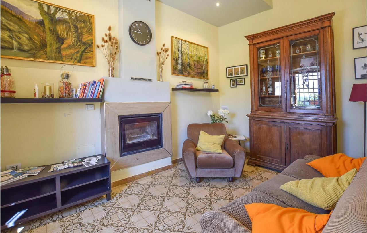 5 Bedroom Amazing Home In Fabbiano Fabbiano  외부 사진
