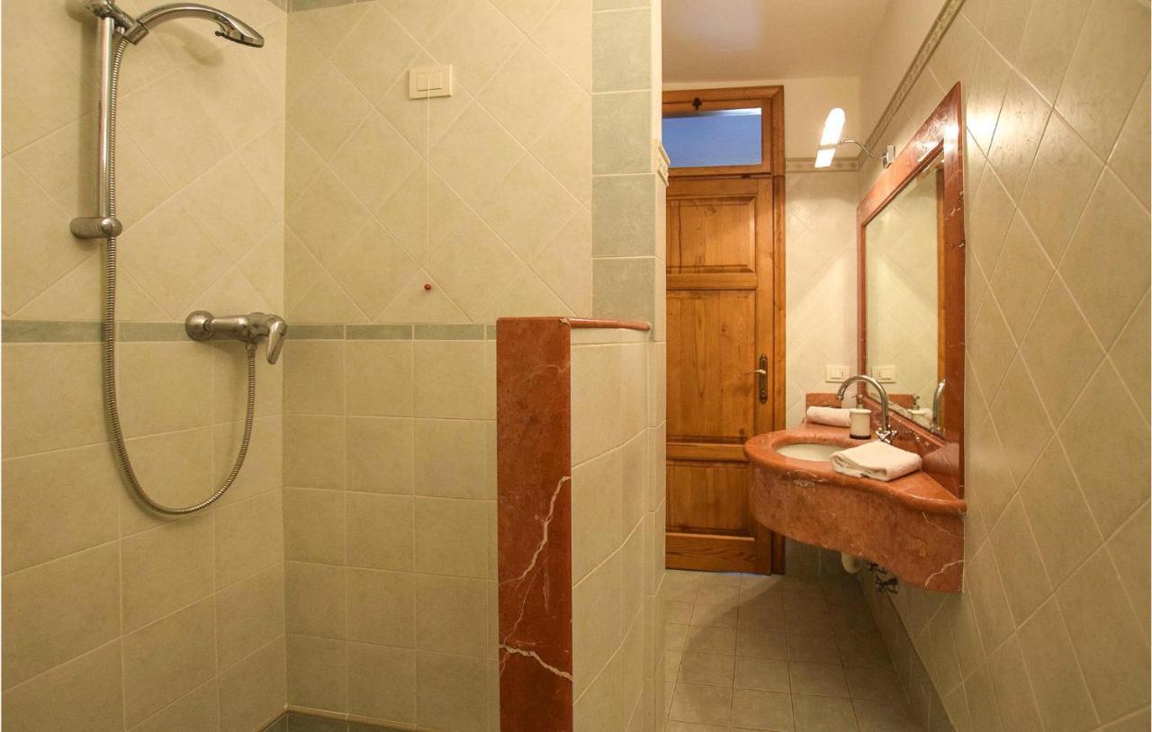 5 Bedroom Amazing Home In Fabbiano Fabbiano  외부 사진